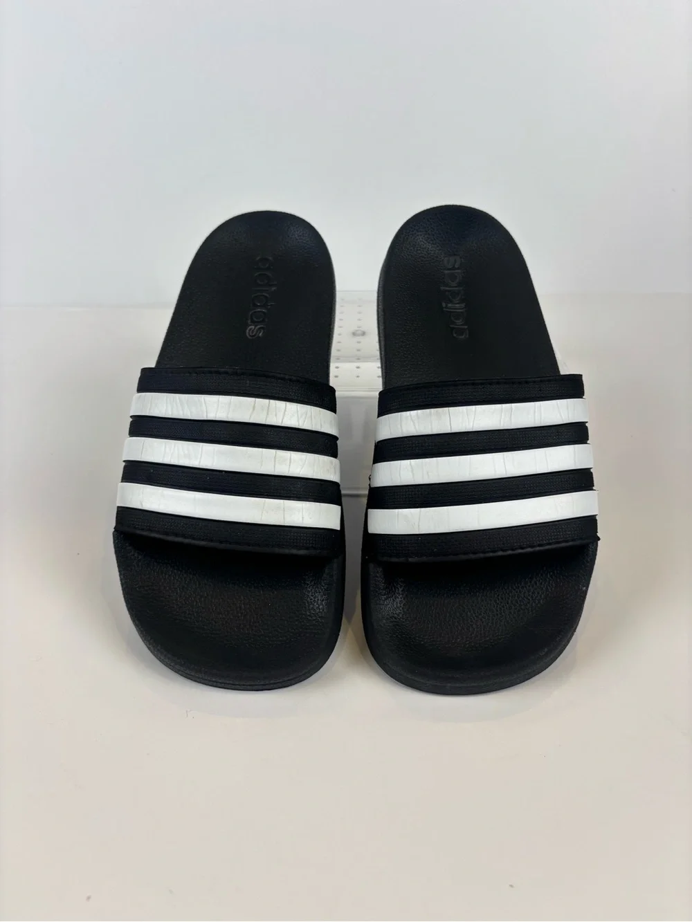 didas Adilette Shower Slides Kids Youth Size 2Y Black White Sandals